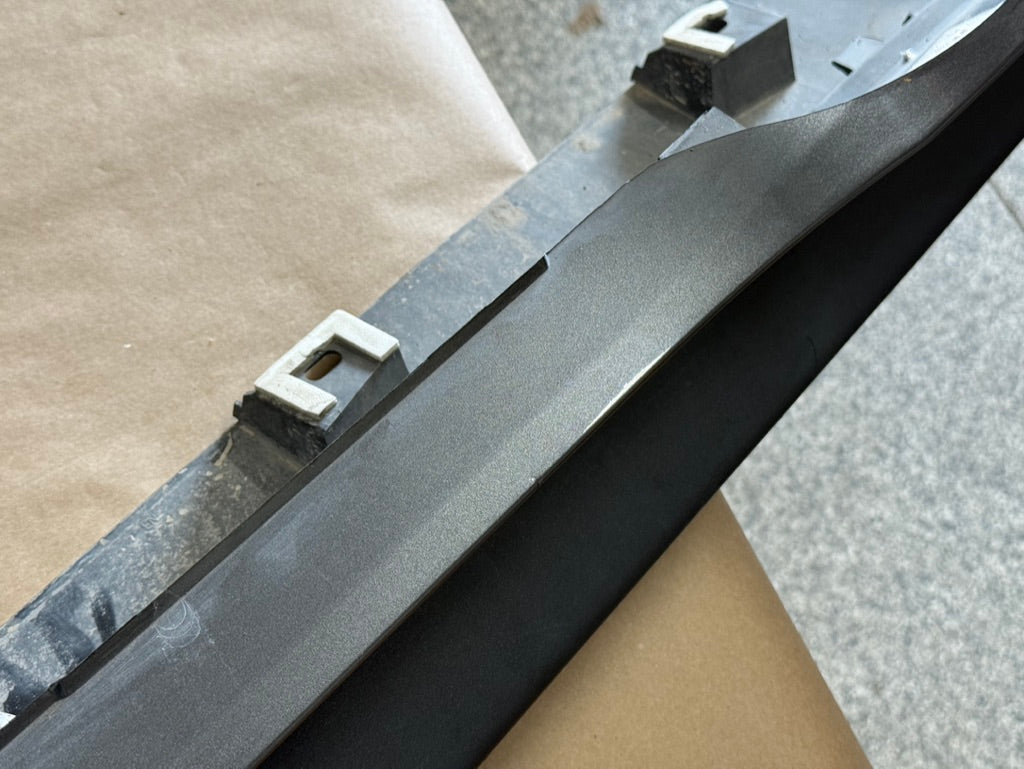 2015-2023 Ford Mustang GT V6 LH Side Skirt Molding Driver Side "J7"