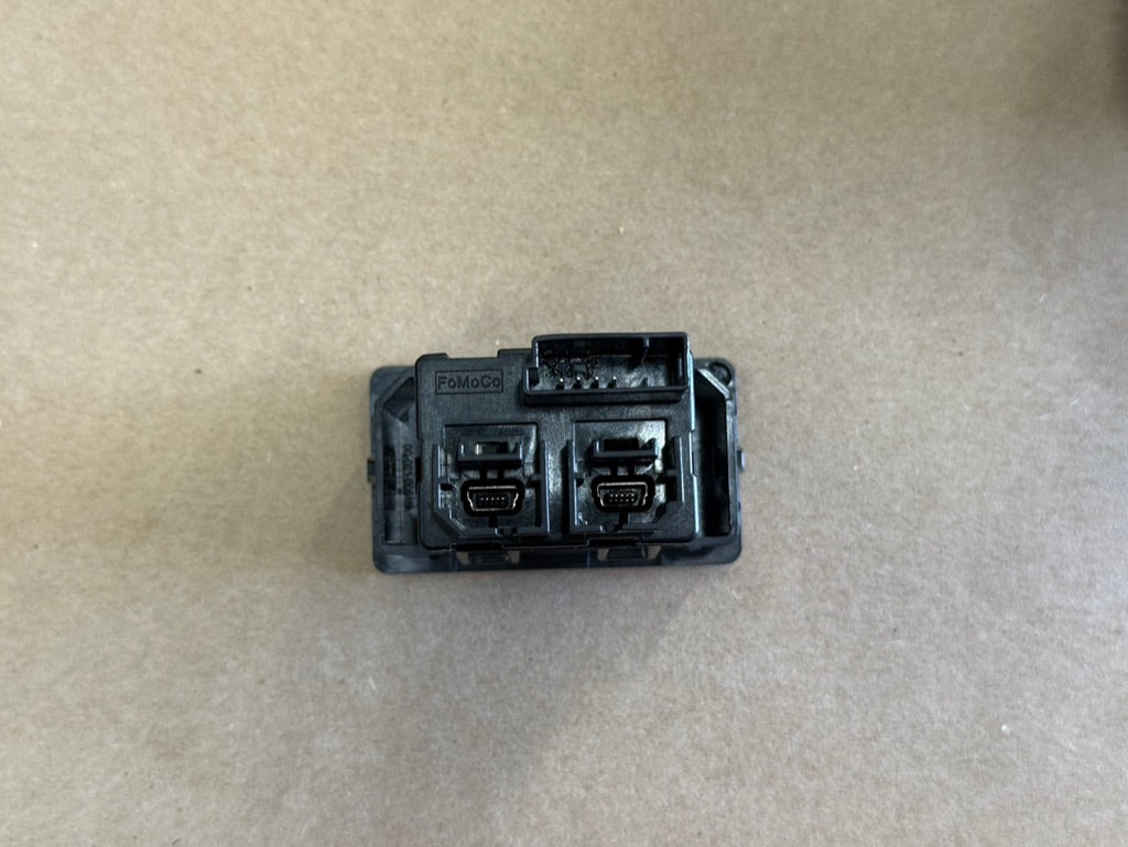 2021 Ford Mustang GT Touch Screen, Face Plate, Radio, Module USB Port