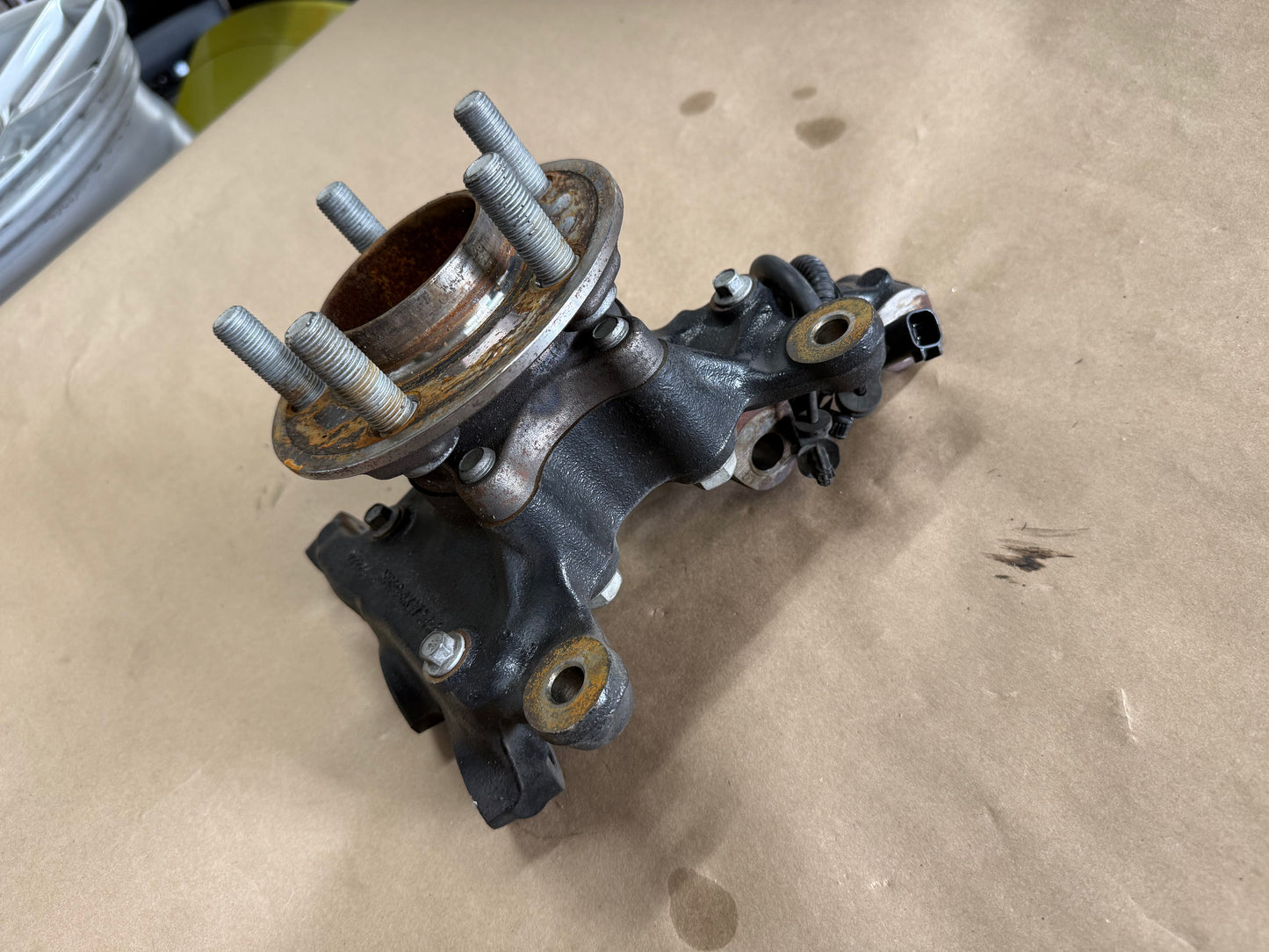 2021-2023 Ford Mustang 5.0 GT LH Driver Side Front Spindle Knuckle Hub 4 Bolt