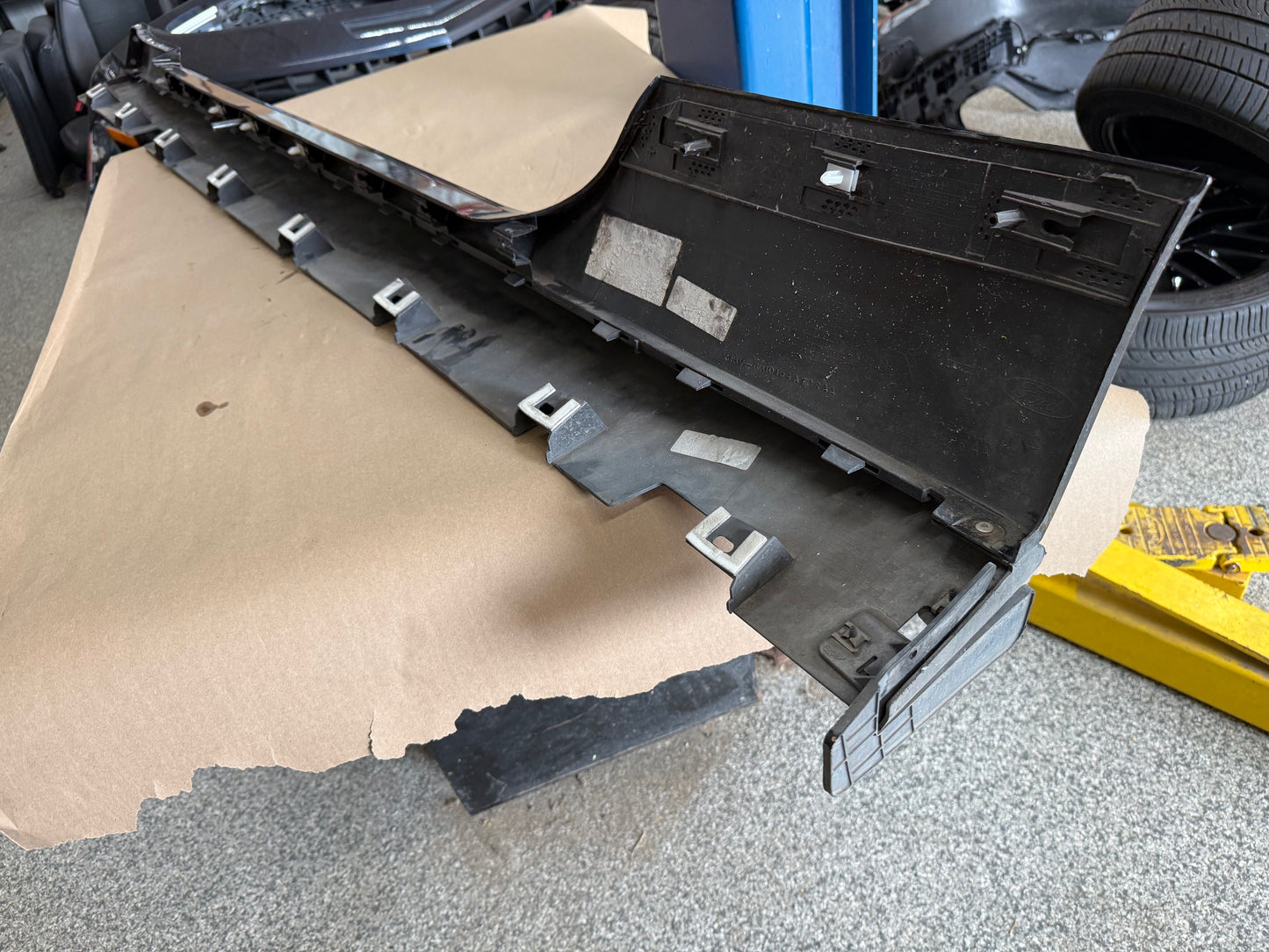2015-2023 Ford Mustang GT V6 RH Passenger Side Skirt Molding "G1"
