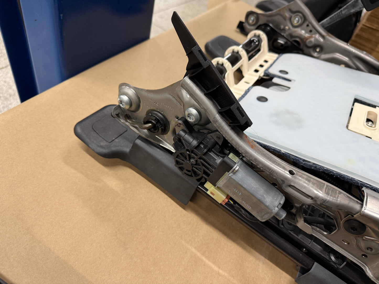 2018-2023 Ford Mustang RH Passenger Side Electric Power Seat Track Heat/Cool