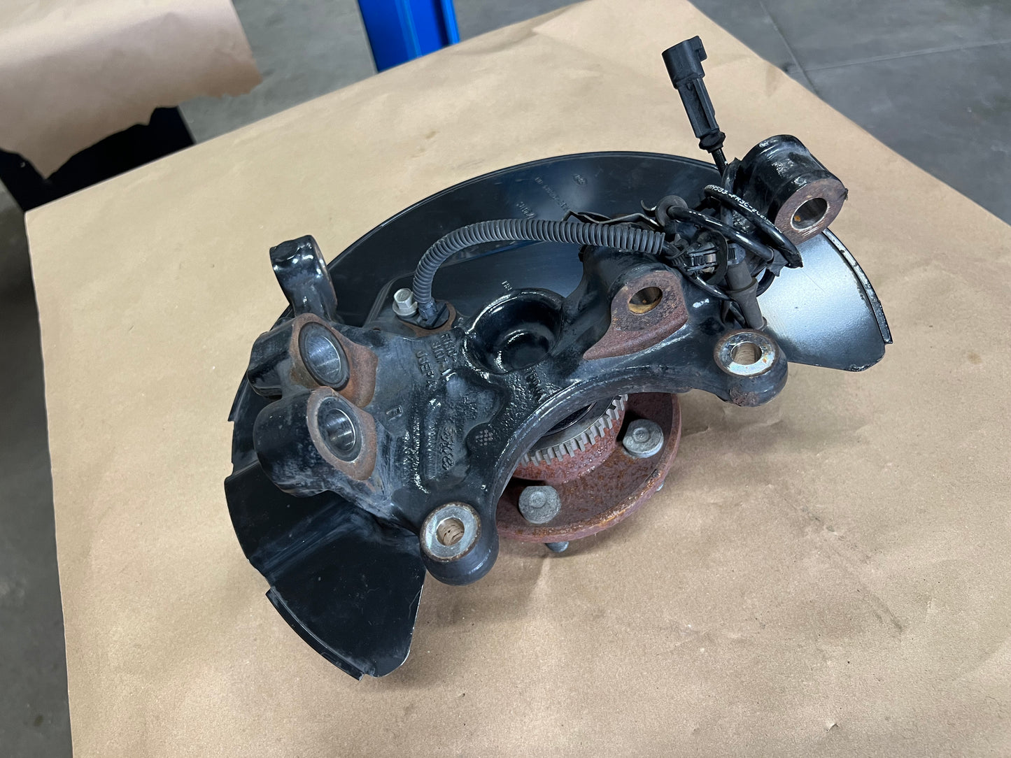 2015-2020 Ford Mustang 5.0L GT RH Passenger Side Front Spindle Knuckle Hub