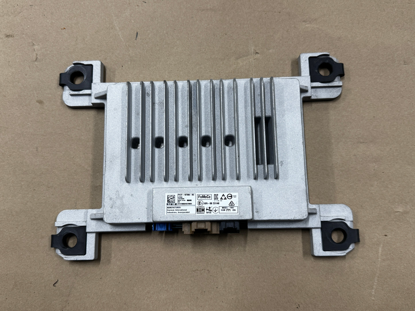 2023-2025 Ford F-250 F-350 Super Duty Radio Amplifier