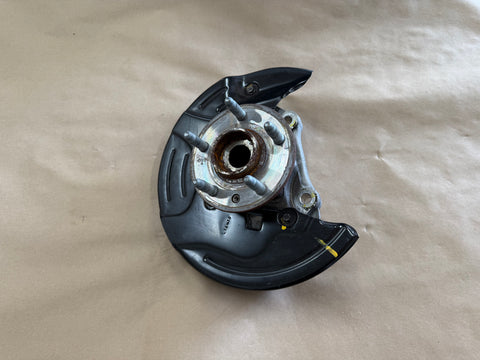 2010-2015 Chevrolet Camaro SS LH Driver Front Spindle Knuckle Hub GM - OEM
