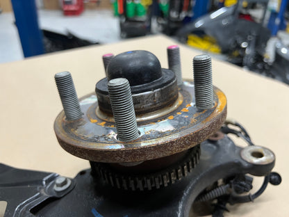 2015-2020 Ford Mustang 5.0L GT LH Driver Side Front Spindle Knuckle Hub