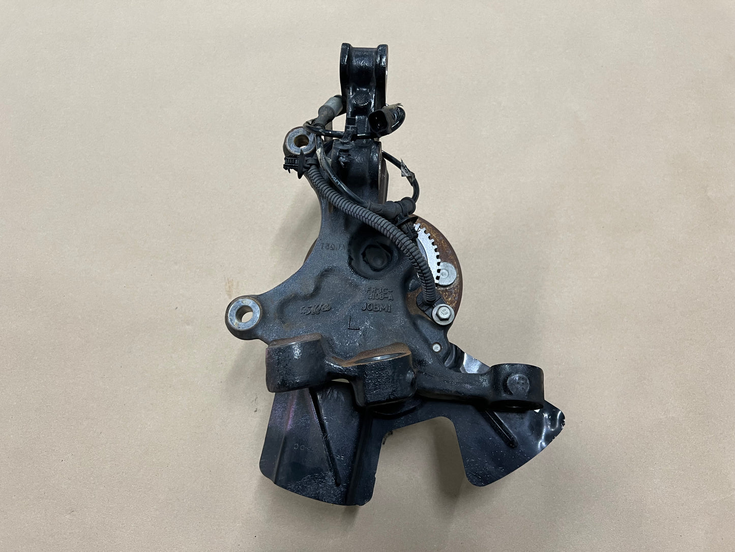 2015-2020 Ford Mustang 5.0L GT LH Driver Side Front Spindle Knuckle Hub