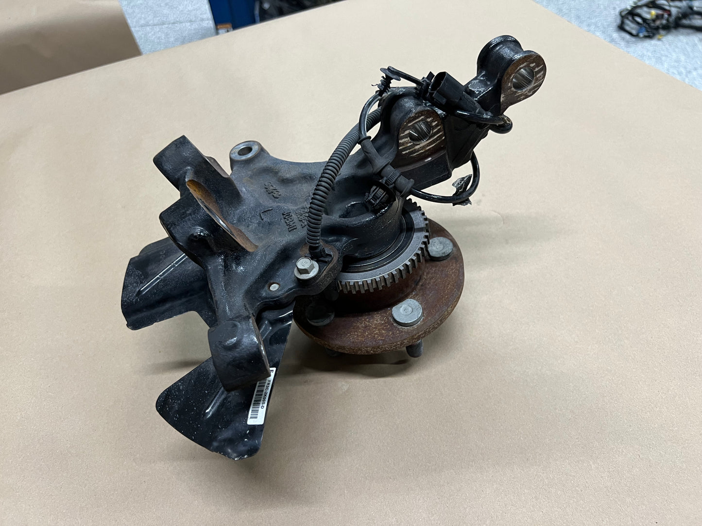 2015-2020 Ford Mustang 5.0L GT LH Driver Side Front Spindle Knuckle Hub
