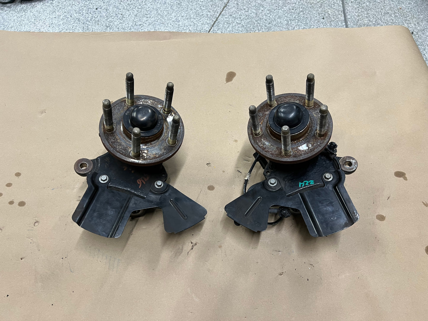 2015-2020 Ford Mustang GT Pair RH LH Front Spindle Knuckle Hub ARP Studs