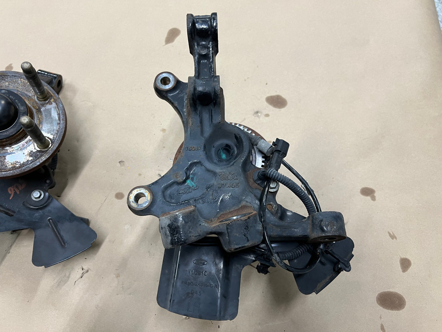 2015-2020 Ford Mustang GT Pair RH LH Front Spindle Knuckle Hub ARP Studs