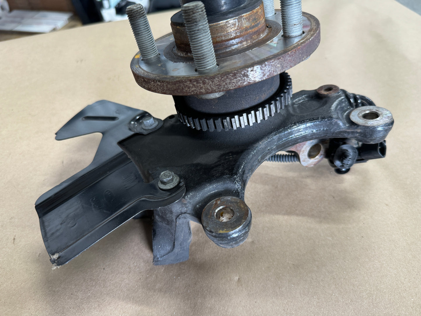 2015-2020 Ford Mustang PP1 GT LH Driver Side Front Spindle Knuckle Hub - OEM