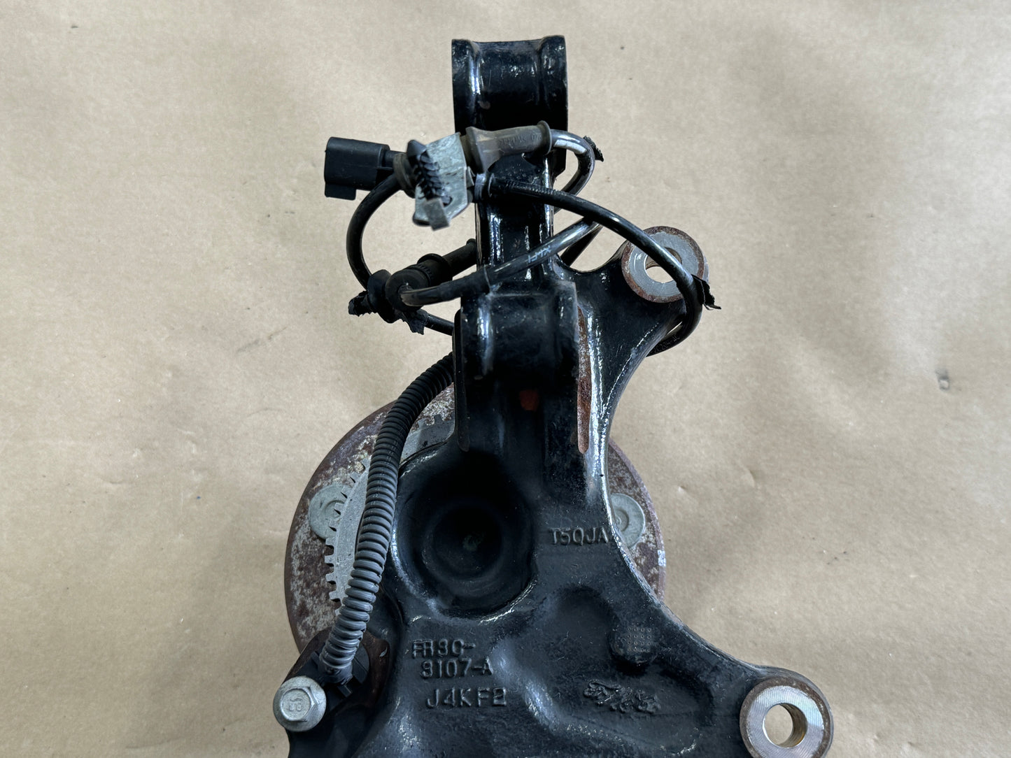 2015-2020 Ford Mustang PP1 GT RH Passenger Side Front Spindle Knuckle Hub - OEM