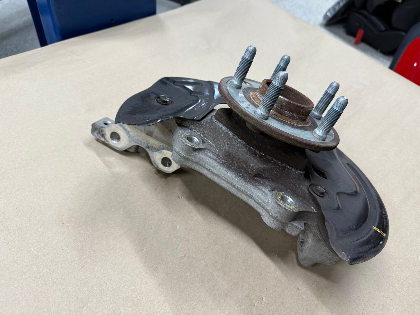 2010-2015 Chevrolet Camaro SS RH Passenger Side Front Spindle Knuckle Hub GM