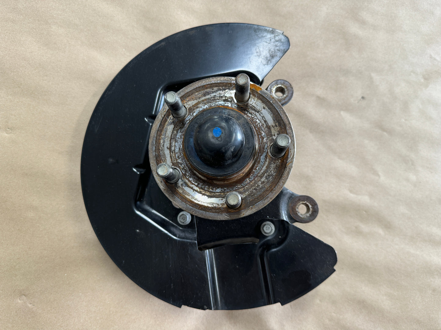 2015-2020 Ford Mustang 5.0L GT LH Driver Side Front Spindle Knuckle Hub - OEM
