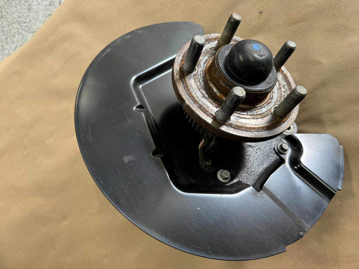 2015-2020 Ford Mustang 5.0L GT LH Driver Side Front Spindle Knuckle Hub - OEM