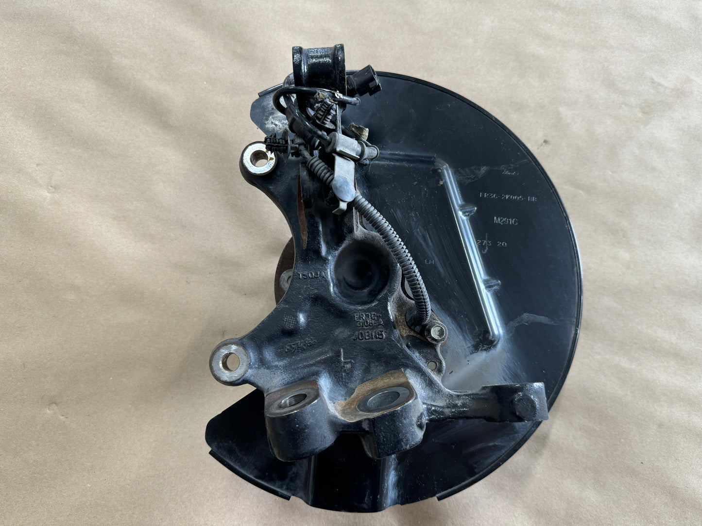 2015-2020 Ford Mustang 5.0L GT LH Driver Side Front Spindle Knuckle Hub - OEM