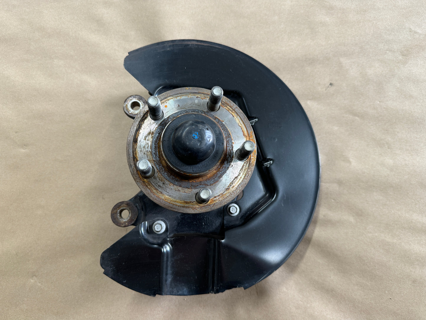 2015-2020 Ford Mustang 5.0L GT RH Passenger Side Front Spindle Knuckle Hub - OEM
