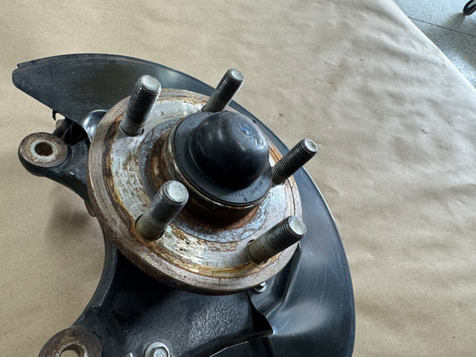 2015-2020 Ford Mustang 5.0L GT RH Passenger Side Front Spindle Knuckle Hub - OEM