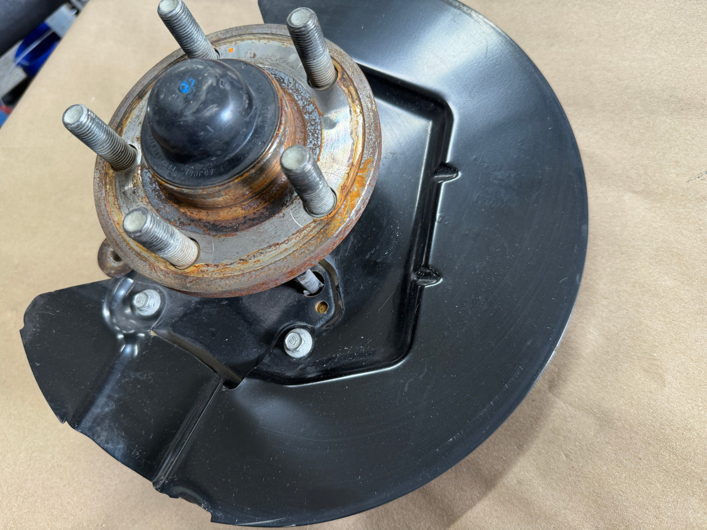 2015-2020 Ford Mustang 5.0L GT RH Passenger Side Front Spindle Knuckle Hub - OEM
