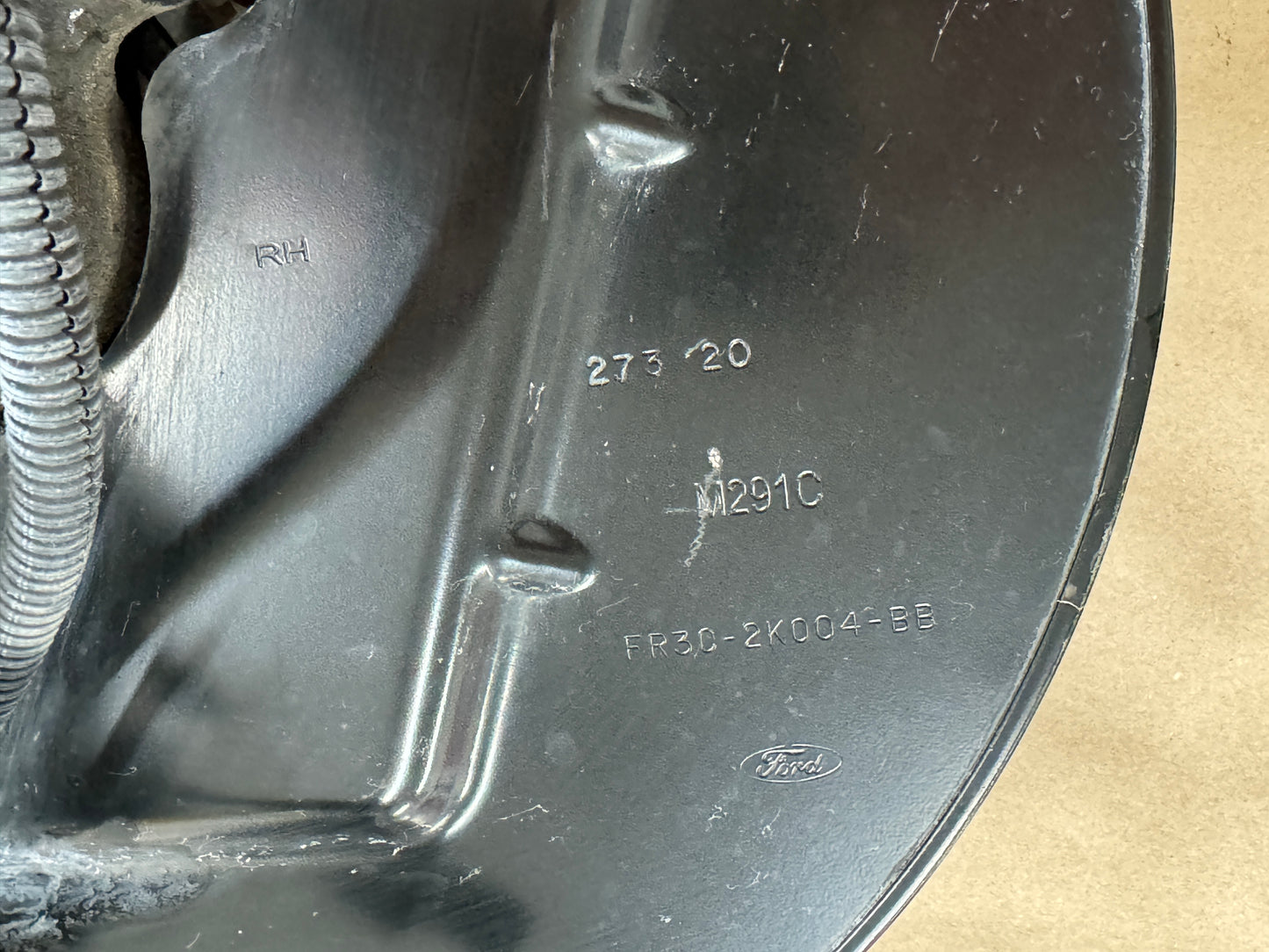 2015-2020 Ford Mustang 5.0L GT RH Passenger Side Front Spindle Knuckle Hub - OEM