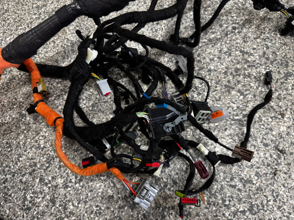 2015-2020 Ford Mustang 5.0L GT LH Driver Side Front Spindle Knuckle Hub – OEM