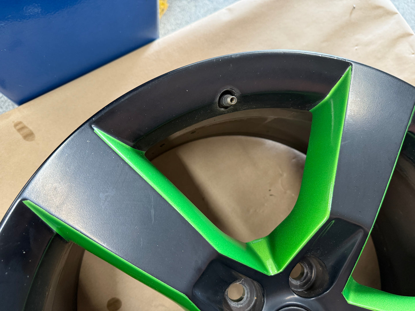 2010-2013 Chevrolet Camaro SS 20x9" Black/Green Wheel Rim