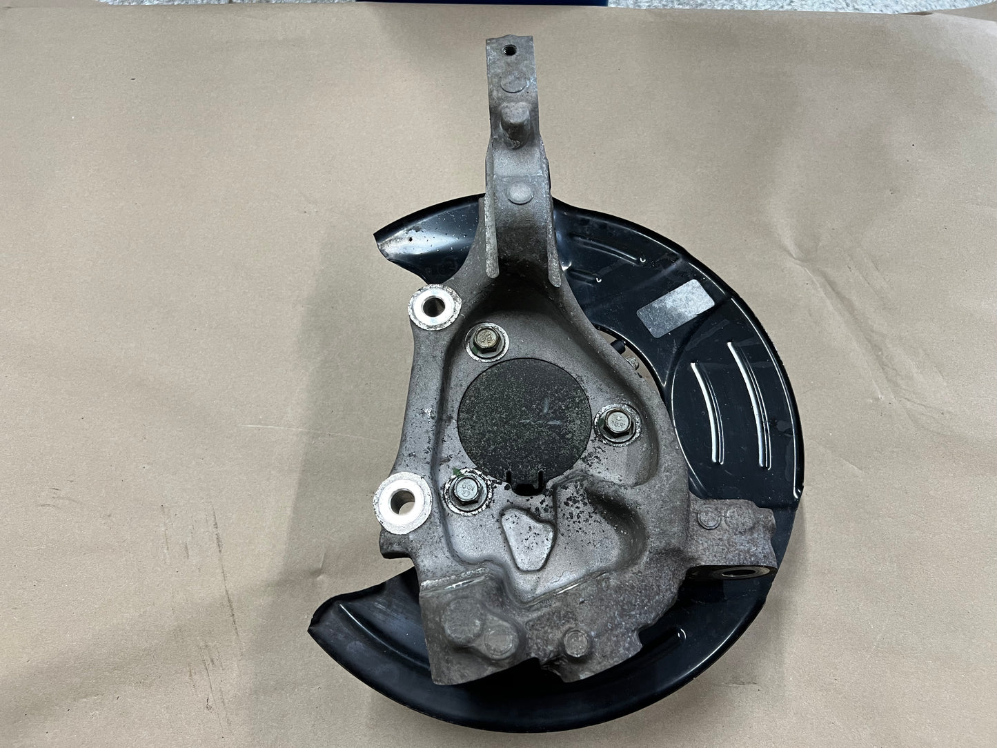 2010-2015 Chevrolet Camaro SS LH Driver Side Front Spindle Knuckle Hub GM