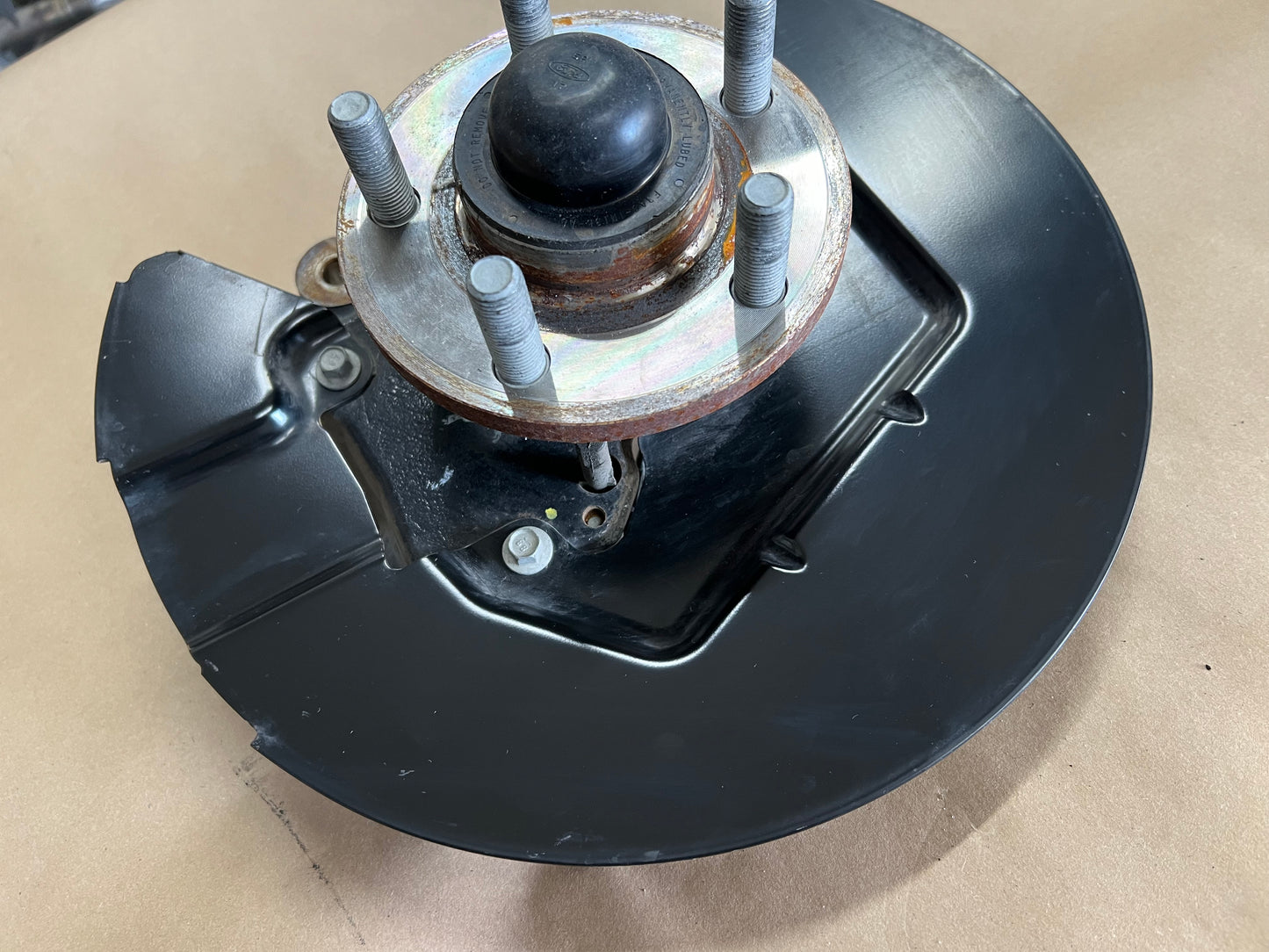 2015-2020 Ford Mustang 5.0L GT RH Passenger Side Front Spindle Knuckle Hub - OEM
