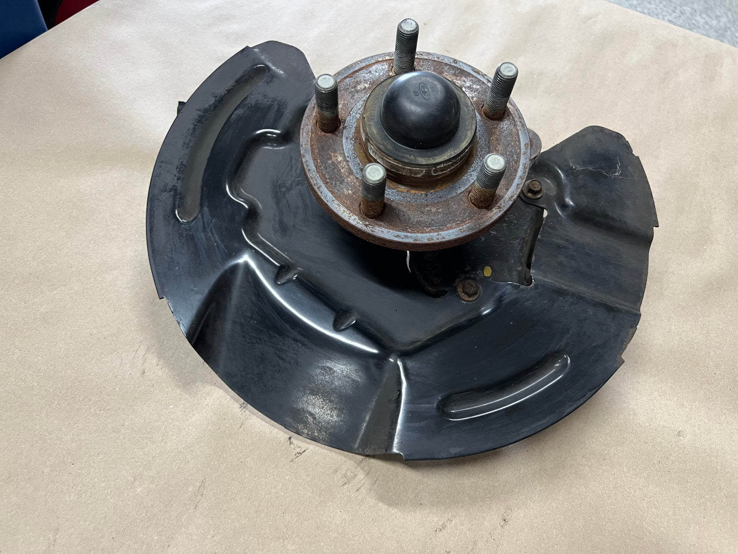 2015-2020 Ford Mustang 5.0L GT LH Driver Side Front Spindle Knuckle Hub