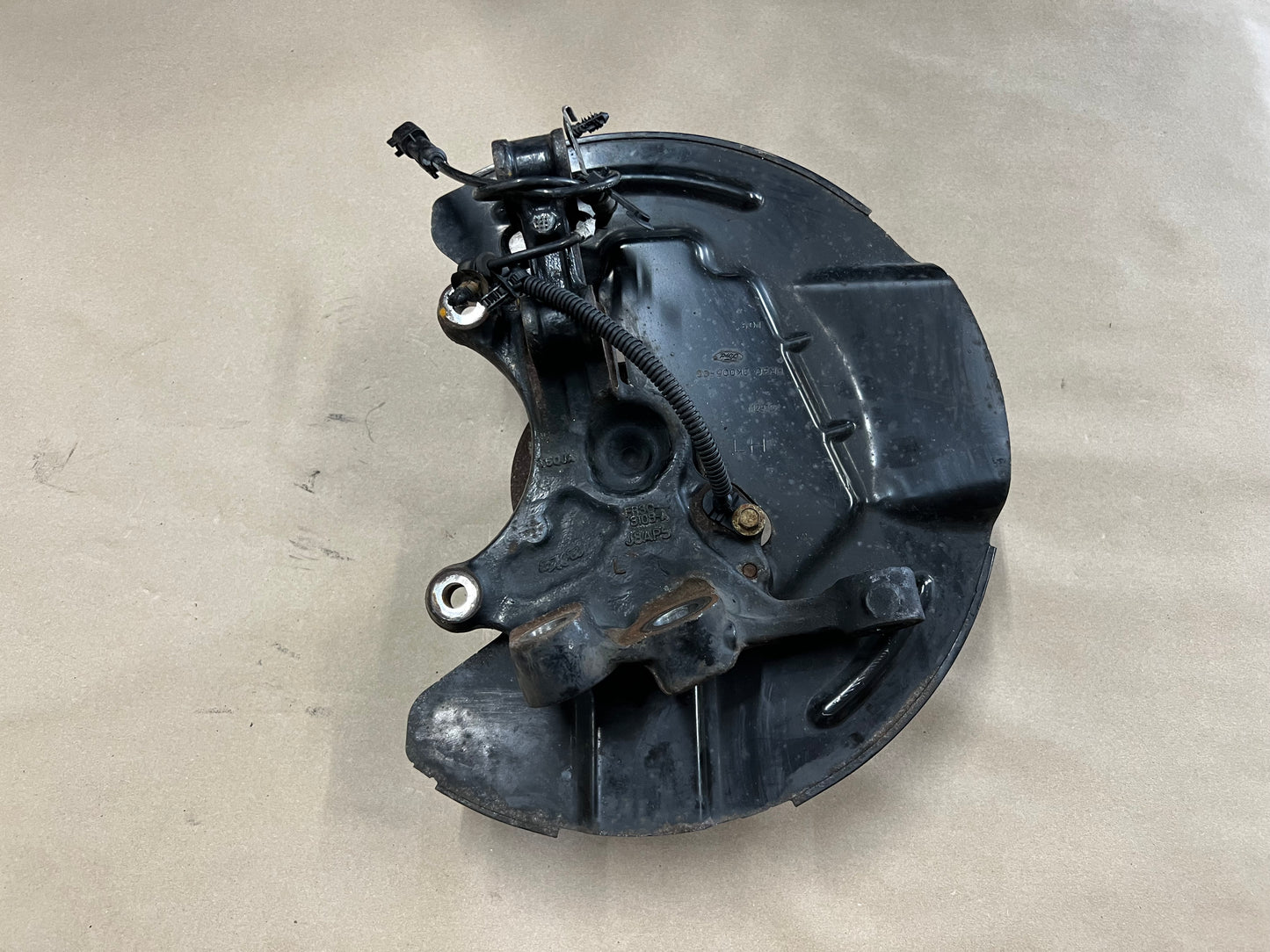 2015-2020 Ford Mustang 5.0L GT LH Driver Side Front Spindle Knuckle Hub