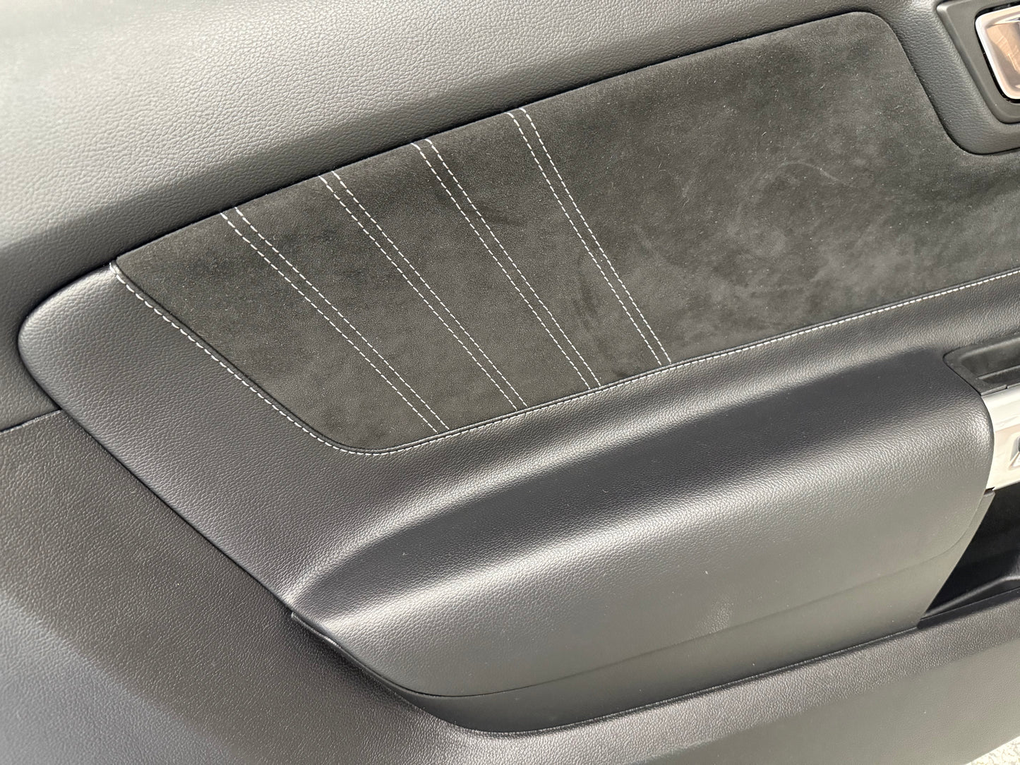 2018-2023 Ford Mustang GT LH Driver Leather/Suede Insert Door Panel Grey Stitch
