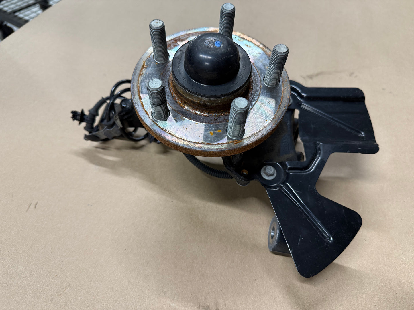 2015-2020 Ford Mustang 5.0L GT LH Driver Side Front Spindle Knuckle Hub