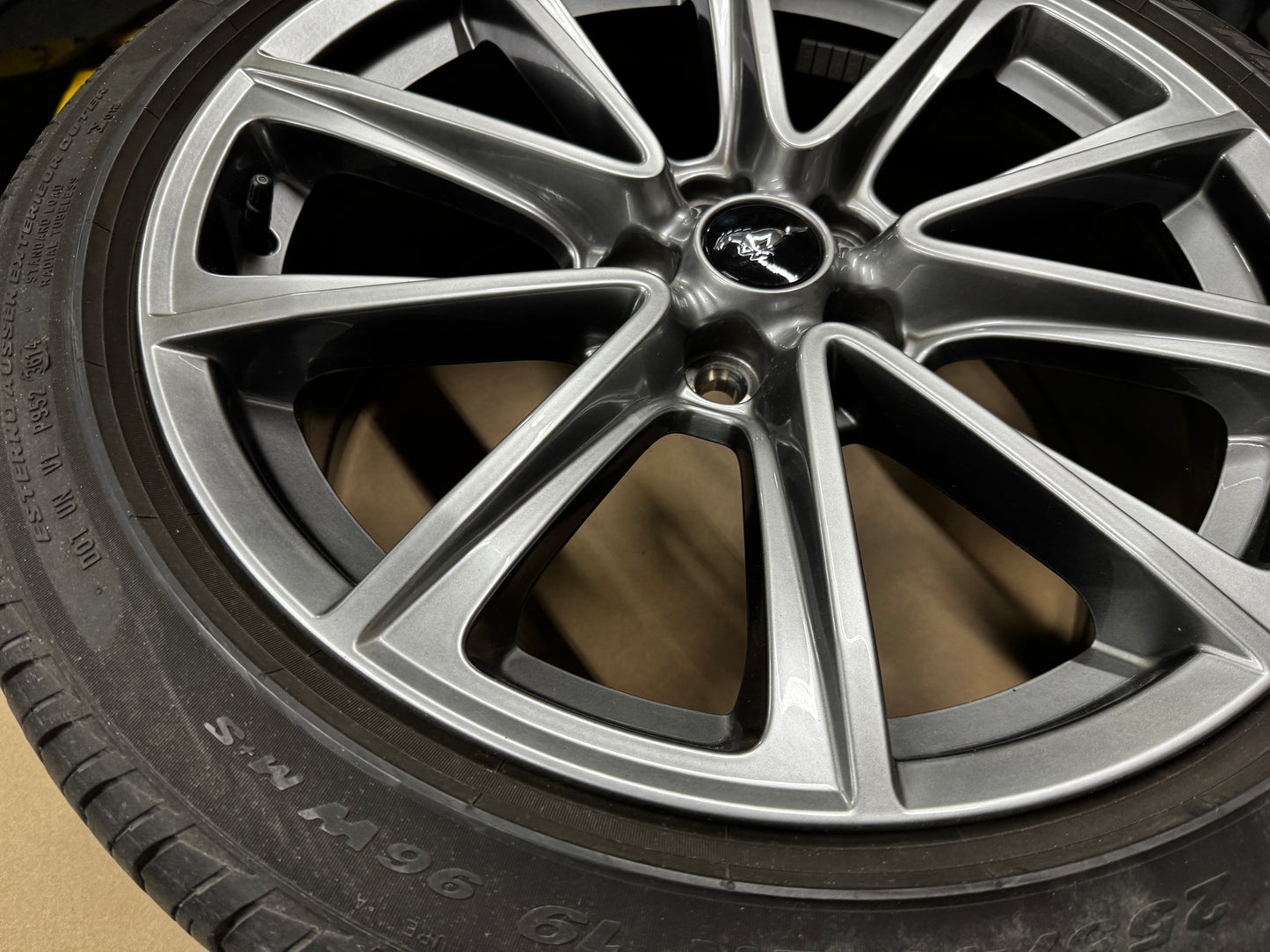 2015-2017 Ford Mustang GT Wheel Rim 19"x8.5" Pirelli Pzero  255/40/19