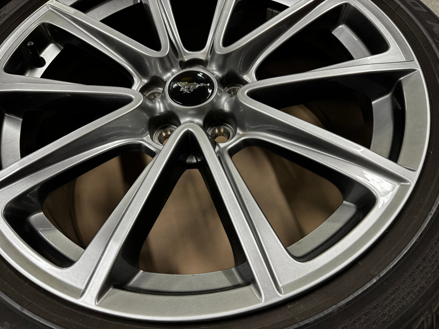 2015-2017 Ford Mustang GT Wheel Rim 19"x8.5" Pirelli Pzero  255/40/19