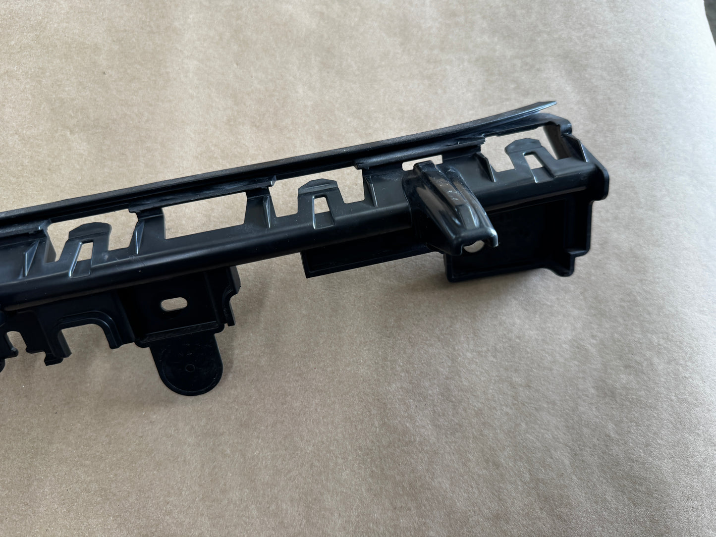 2024-2026 Mustang GT S650 Rear Bumper Middle Bracket - OEM