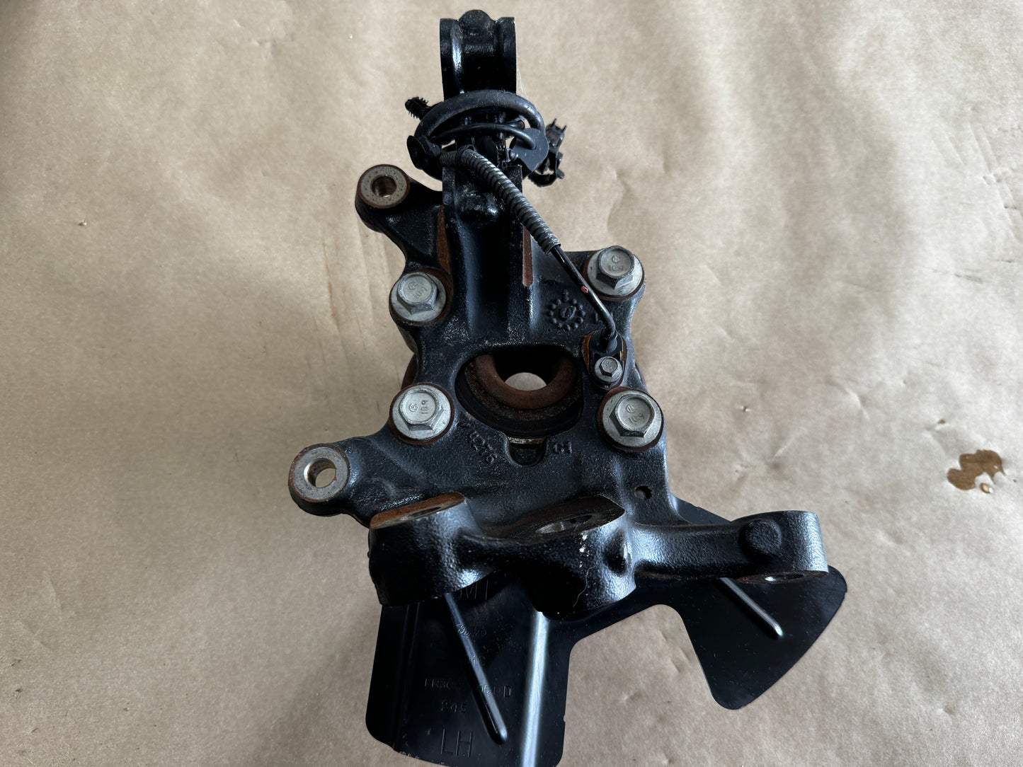 2024-2026 Mustang GT LH Driver Side Front Spindle Knuckle Hub Low Mileage - OEM
