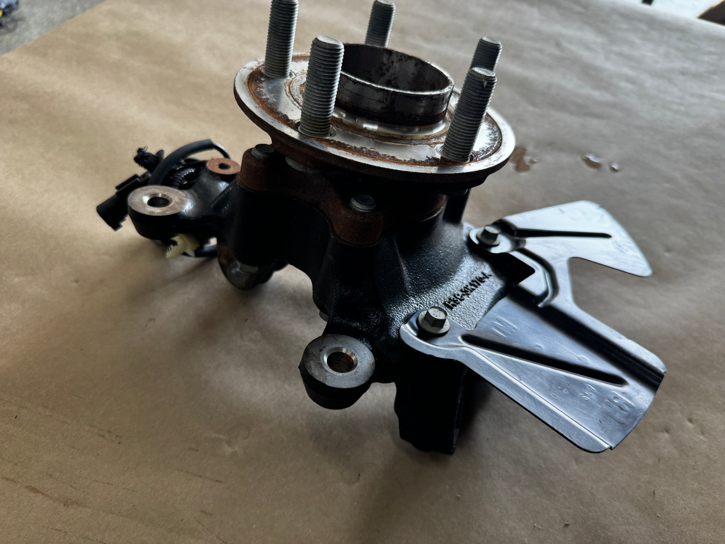 2024-2026 Mustang GT RH Passenger Side Front Spindle Knuckle Hub Low Mileage