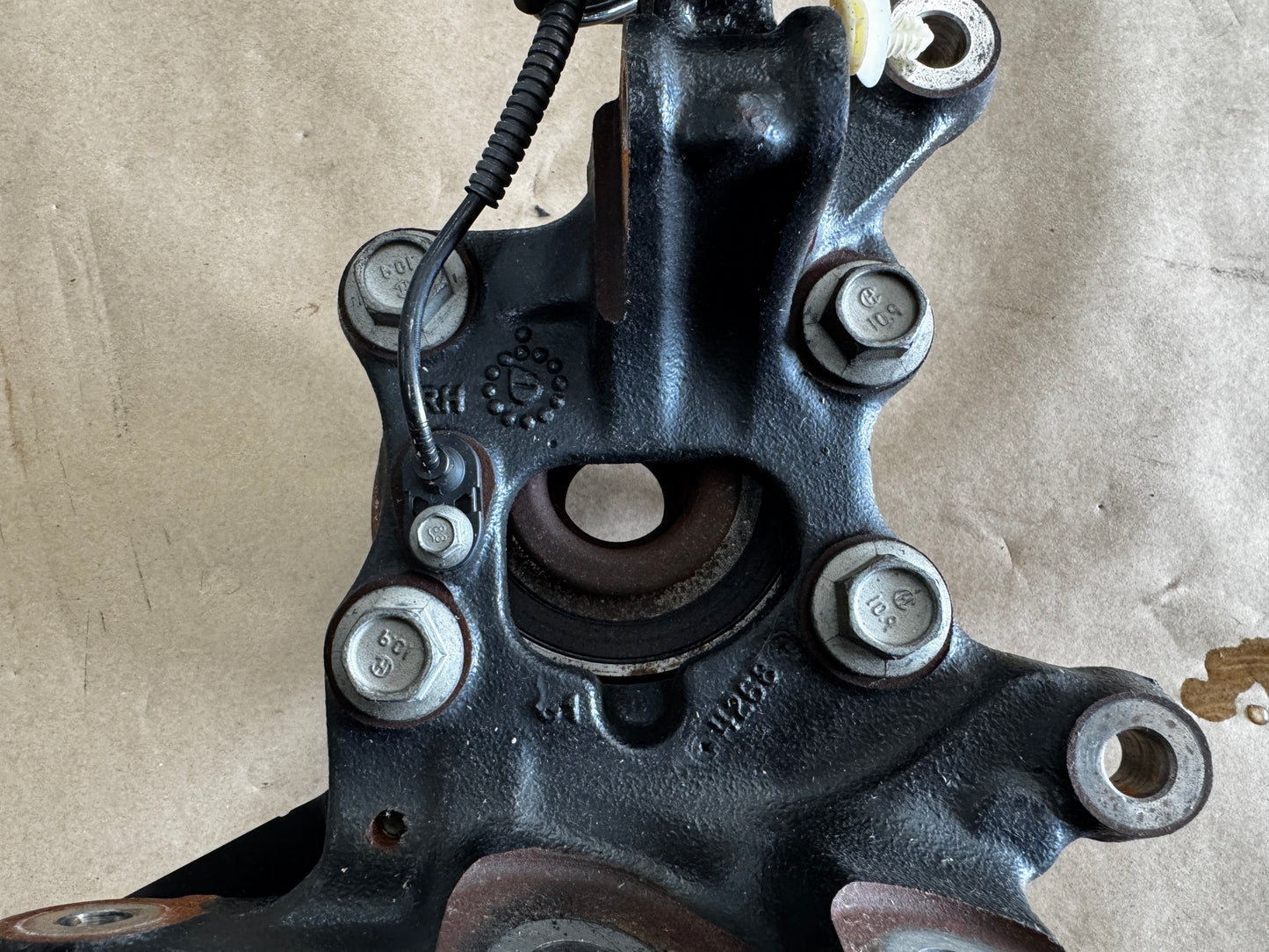 2024-2026 Mustang GT RH Passenger Side Front Spindle Knuckle Hub Low Mileage