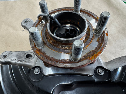 2024-2026 Ford Mustang GT RH Passenger Side Rear Spindle Knuckle Hub - OEM