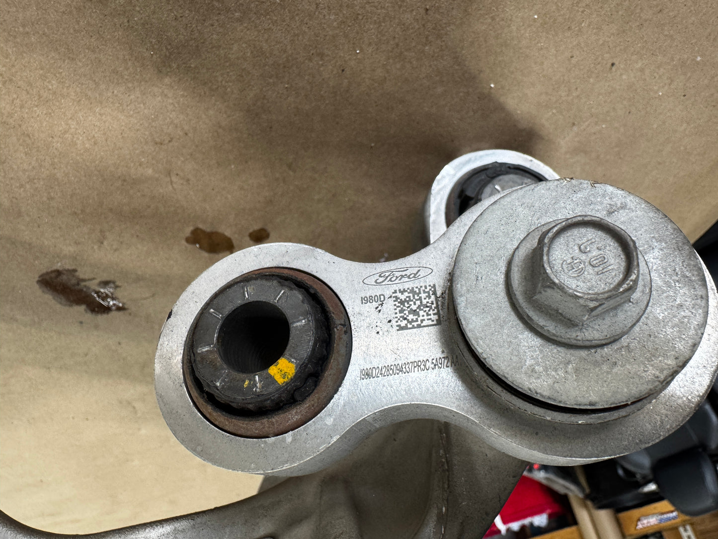 2024-2026 Ford Mustang GT RH Passenger Side Rear Spindle Knuckle Hub - OEM