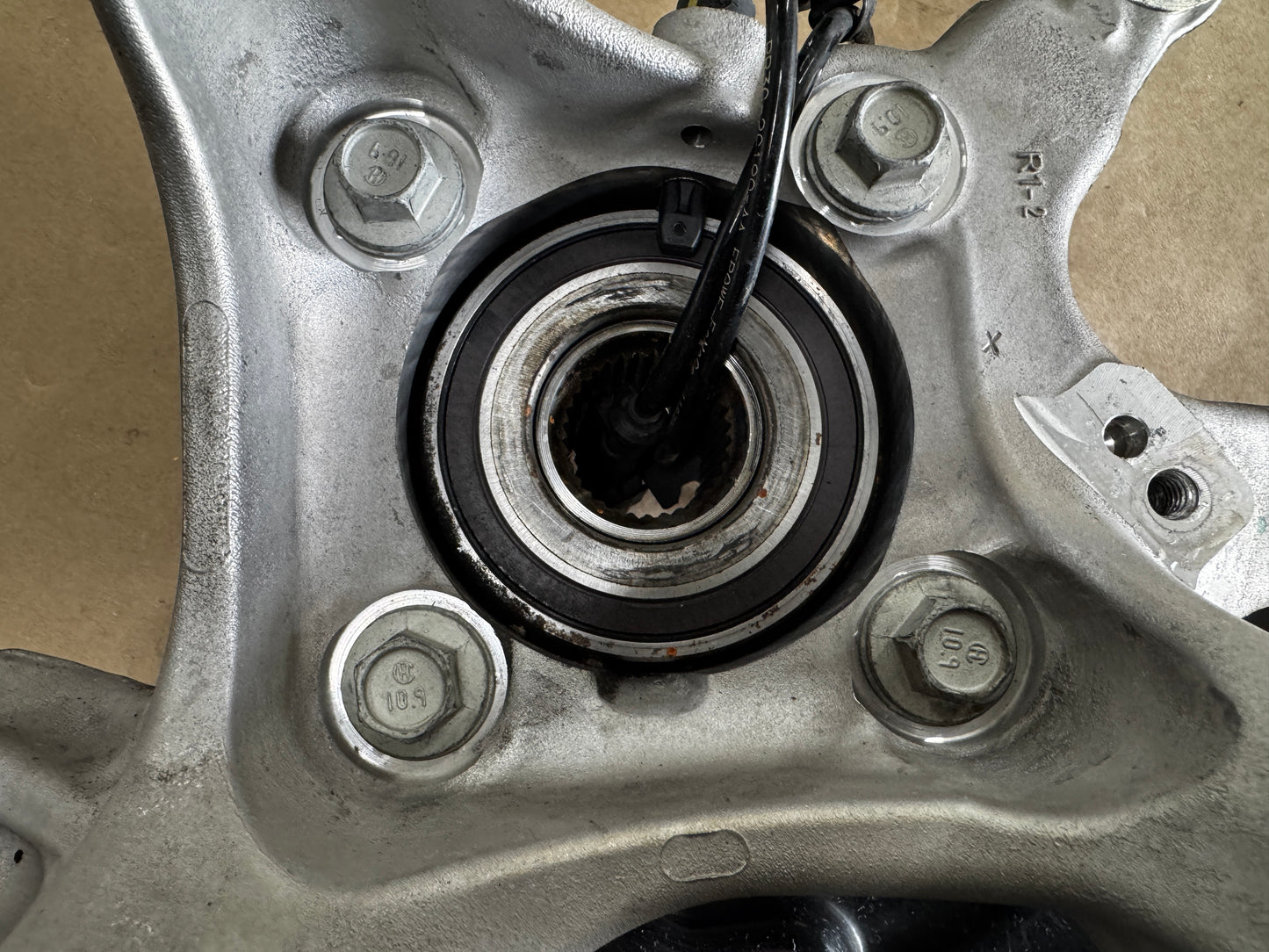 2024-2026 Ford Mustang GT RH Passenger Side Rear Spindle Knuckle Hub - OEM