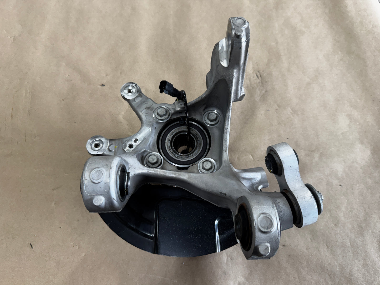 2024-2026 Ford Mustang GT RH Passenger Side Rear Spindle Knuckle Hub - OEM