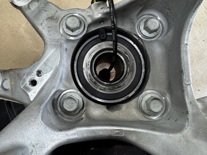 2024-2026 Ford Mustang GT RH Passenger Side Rear Spindle Knuckle Hub - OEM