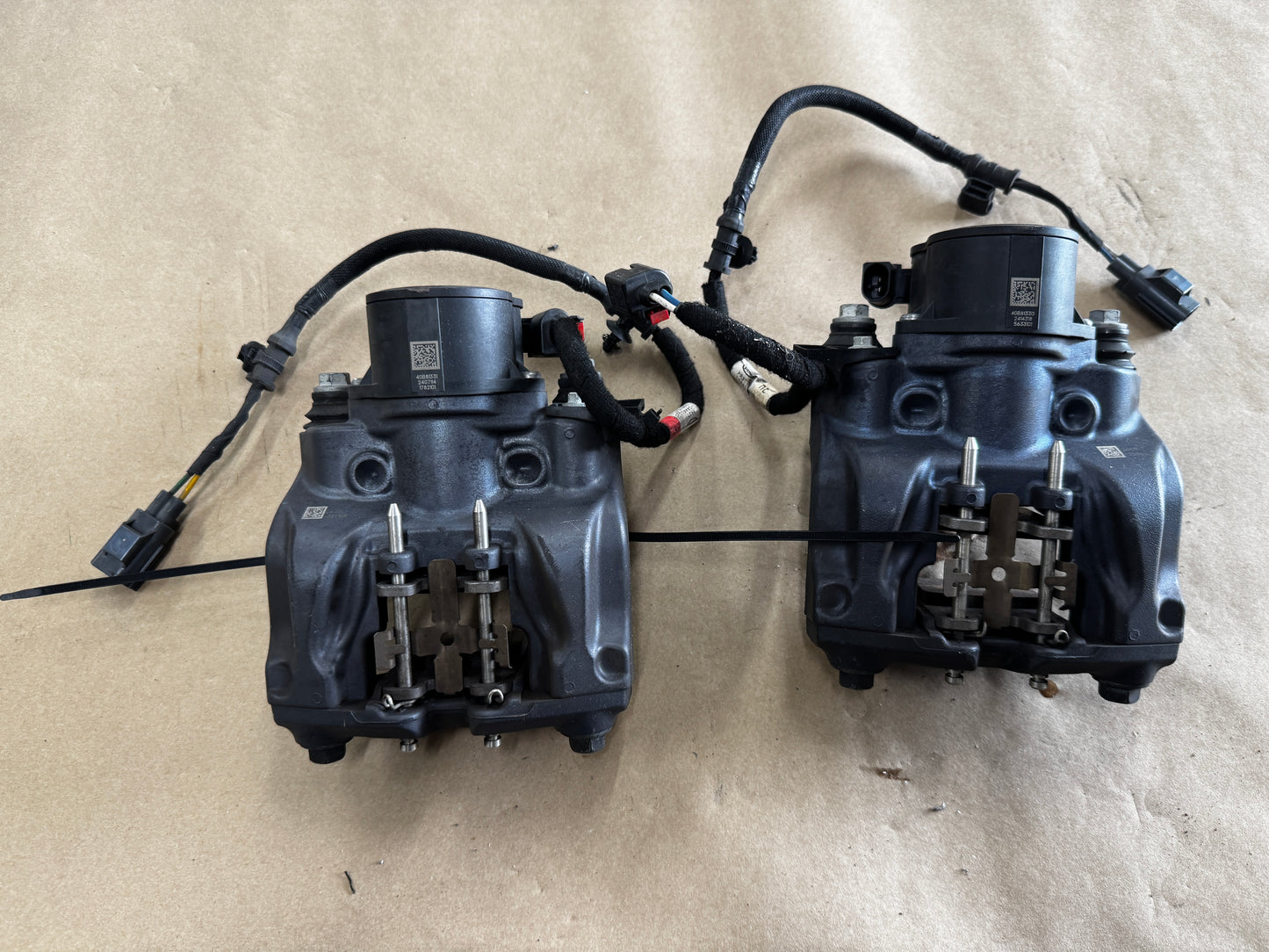 2024-2026 Ford Mustang GT Rear RH LH Pair Electric Emergency Brake Caliper 9k Mi
