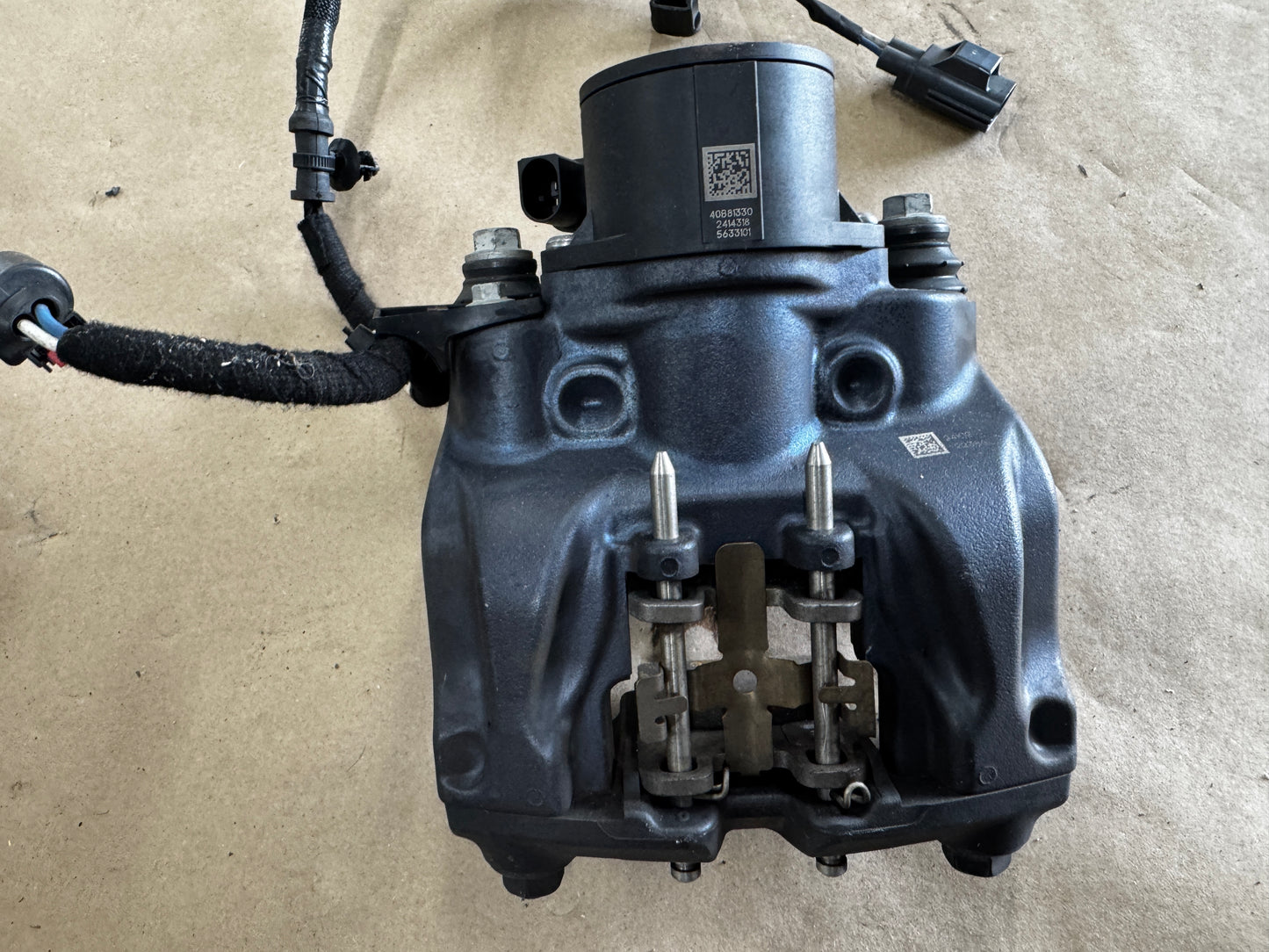 2024-2026 Ford Mustang GT Rear RH LH Pair Electric Emergency Brake Caliper 9k Mi