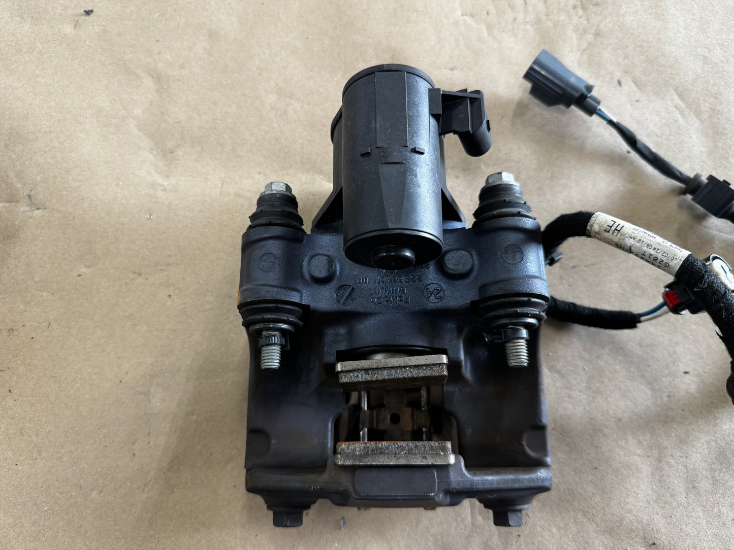 2024-2026 Ford Mustang GT Rear RH LH Pair Electric Emergency Brake Caliper 9k Mi