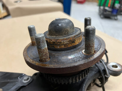 2015-2020 Ford Mustang PP1 GT LH Driver Side Front Spindle Knuckle Hub