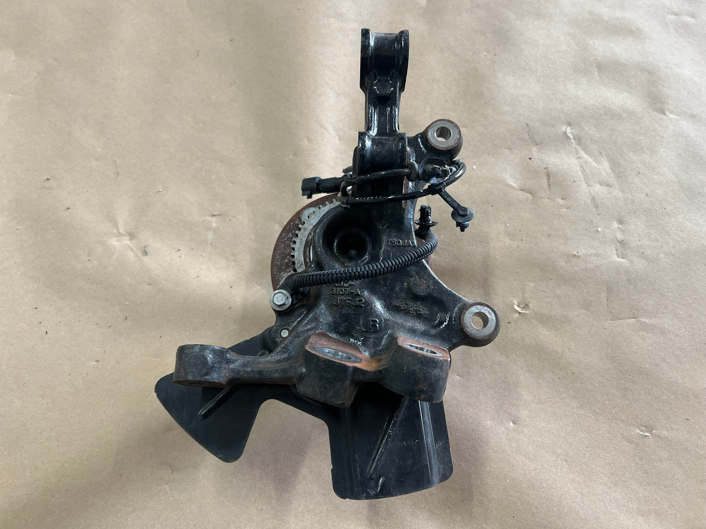 2015-2020 Ford Mustang 5.0L GT RH Passenger Side Front Spindle Knuckle Hub PP1