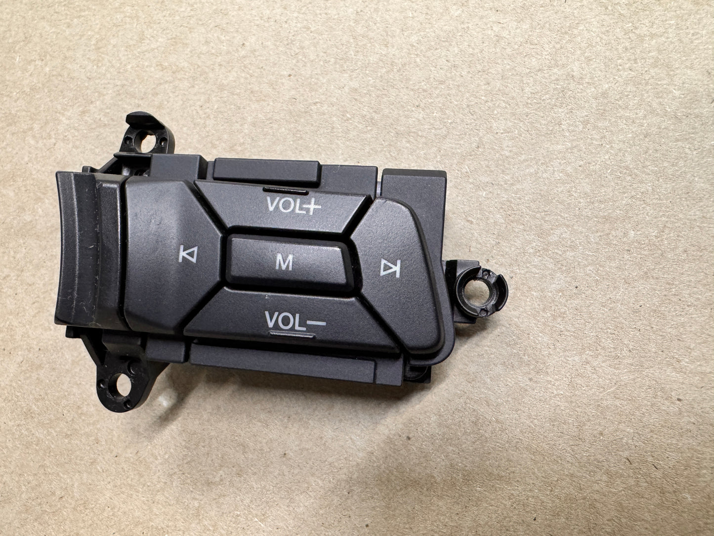 2015-2017 Ford Mustang GT RH Wheel Steering Button Volume Mute Search - OEM