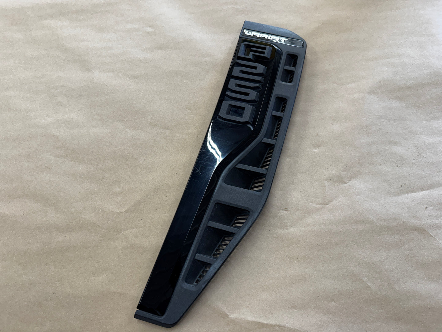 2023-2025 Ford F-250 F-350 Lariat RH Pass. Side Fender Insert Emblem Vent Black