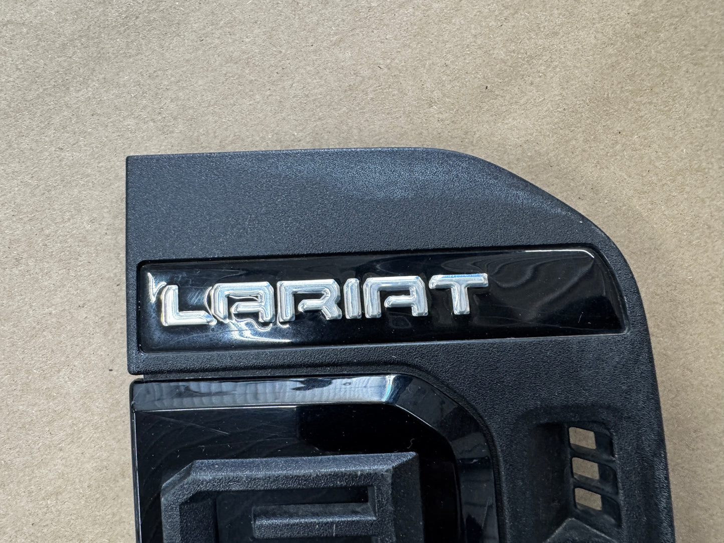 2023-2025 Ford F-250 F-350 Lariat RH Pass. Side Fender Insert Emblem Vent Black